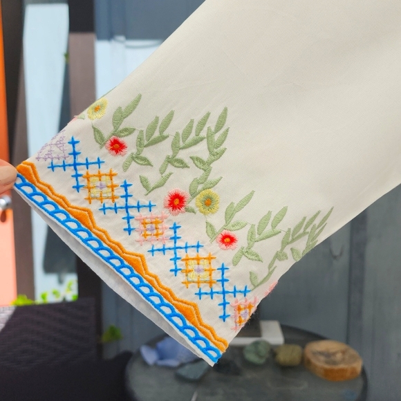 Cream & Mulit Hued Embroidered Boho 2XL tunic - Picture 3 of 9